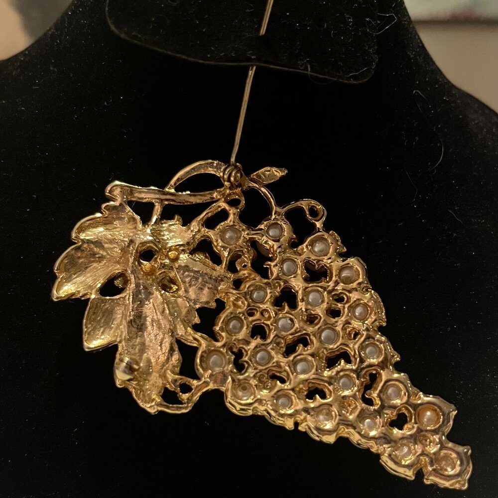 Gold Pearl Grape Cluster Brooch - Classic Women Jewelry - Picture 7 of 8